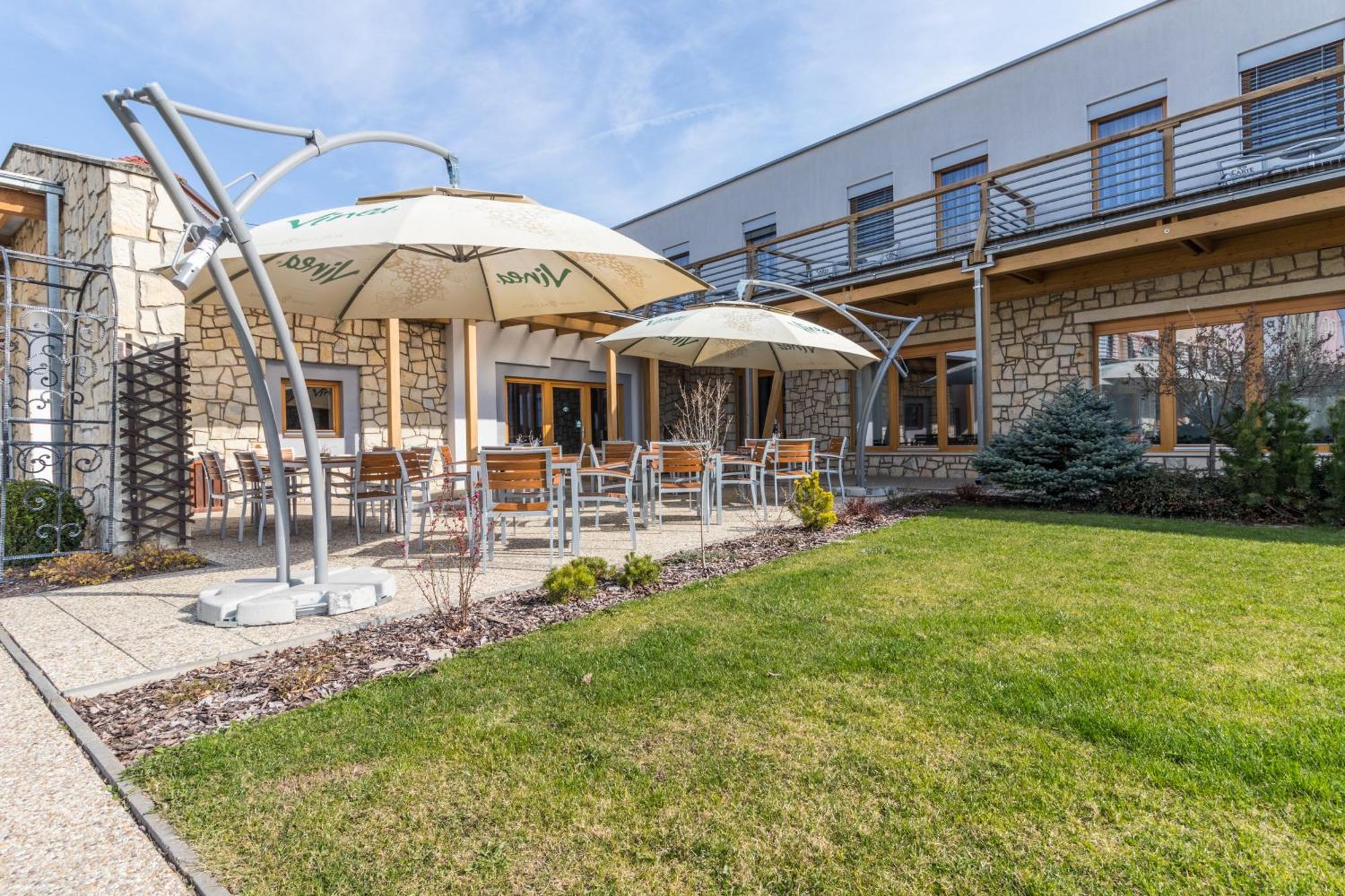 Hotel Kravi Hora Bořetice Eksteriør billede