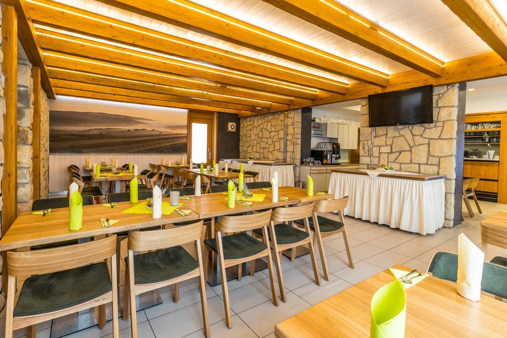 Hotel Kravi Hora Bořetice Eksteriør billede